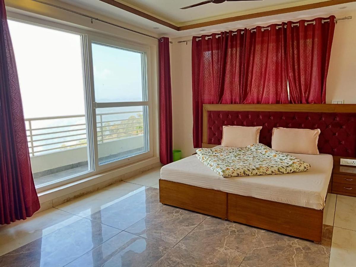 Pine Peak Villa Касаули Екстериор снимка