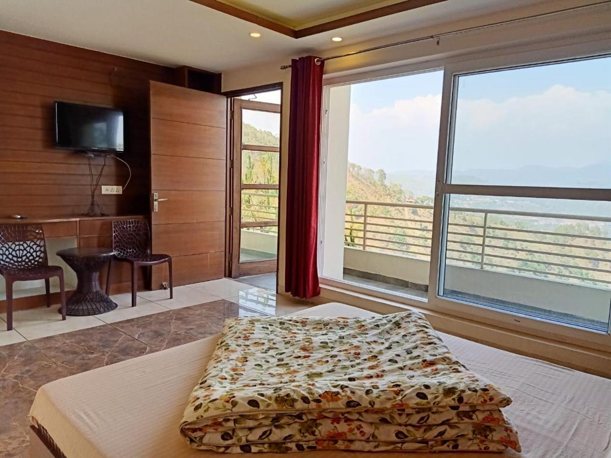 Pine Peak Villa Касаули Екстериор снимка