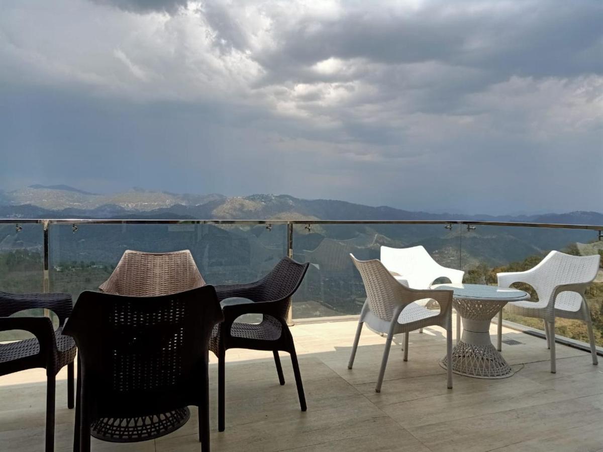 Pine Peak Villa Касаули Екстериор снимка