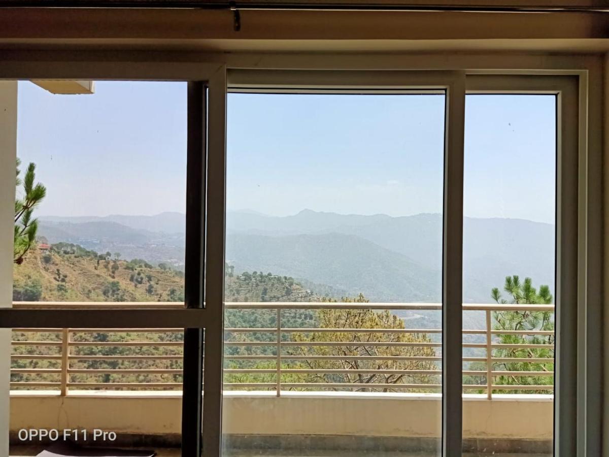 Pine Peak Villa Касаули Екстериор снимка