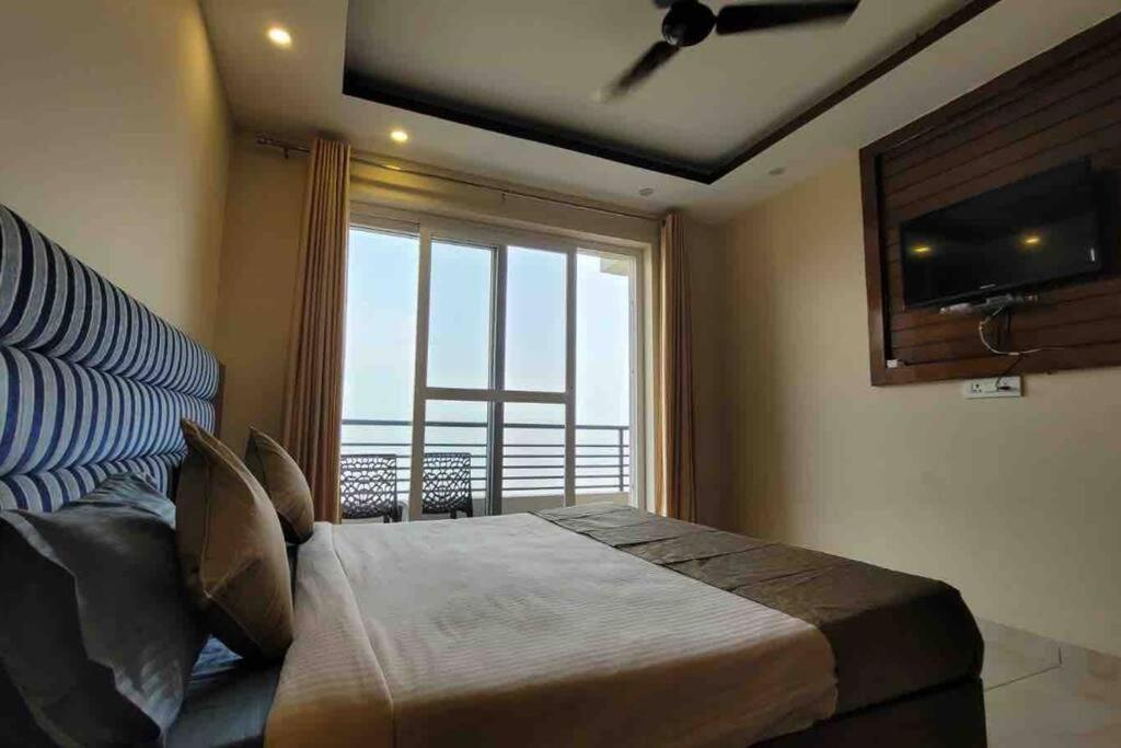 Pine Peak Villa Касаули Екстериор снимка