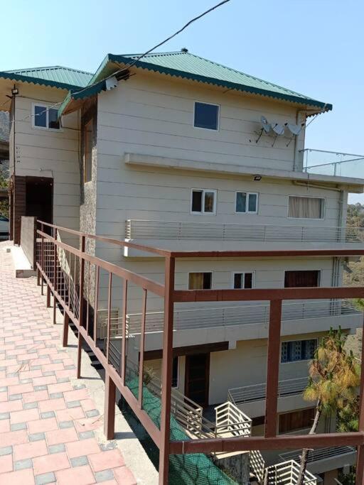 Pine Peak Villa Касаули Екстериор снимка