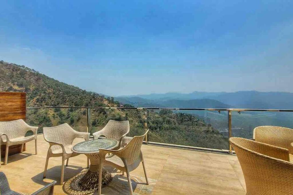 Pine Peak Villa Касаули Екстериор снимка